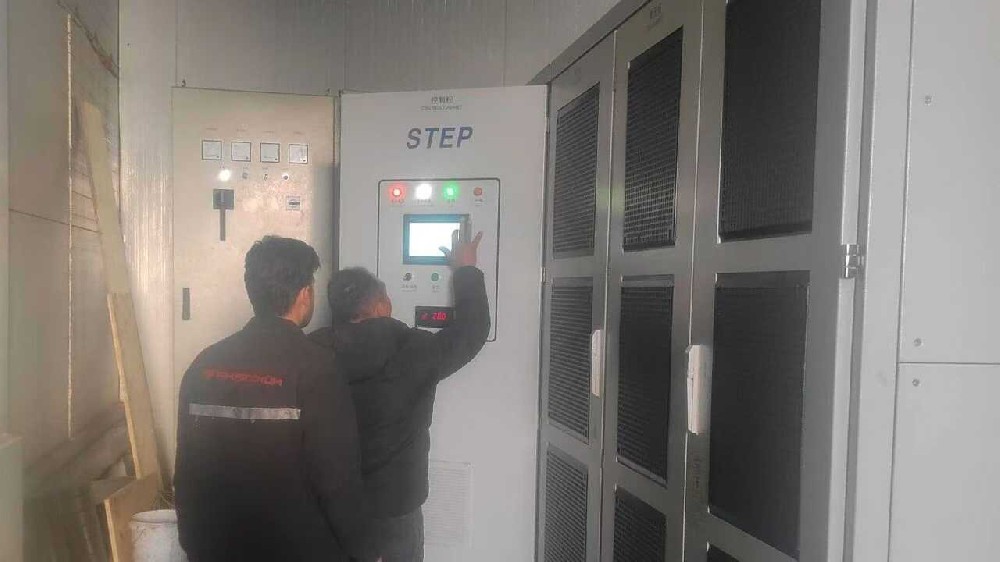 三相異步電動機與變頻驅(qū)動配合工作的流程圖